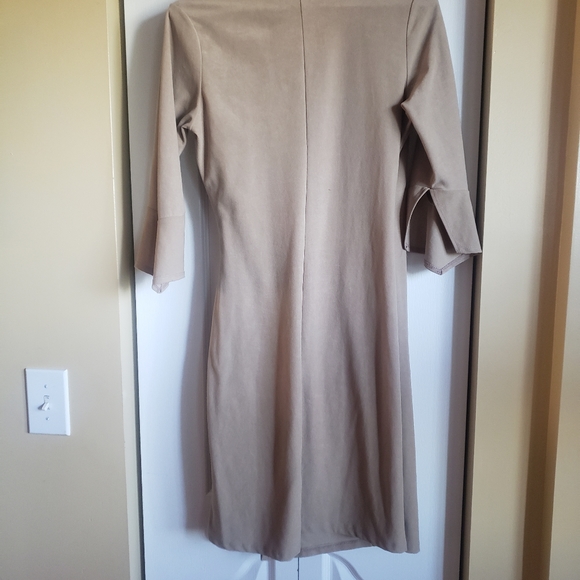 Dress - Picture 3 of 4